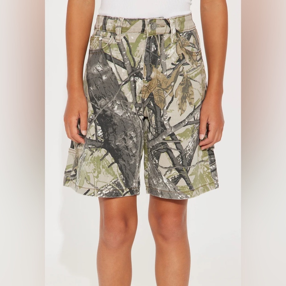 Refrain Los Angeles Camo Cargo Shorts Size 7/28